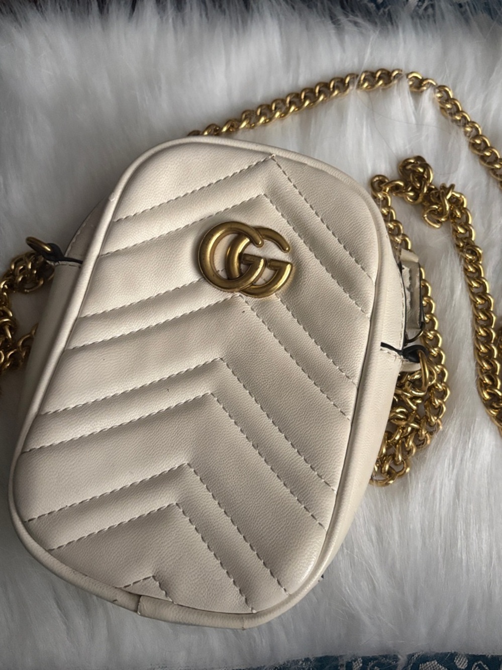 Gucci  Cream Quilted Crossbody Bag with Gold Chain